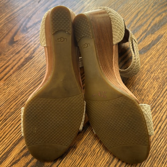 Ugg Char Mar suede faux snakeskin texture tan buckle ankle strap wedge sandals 6 - Picture 5 of 5